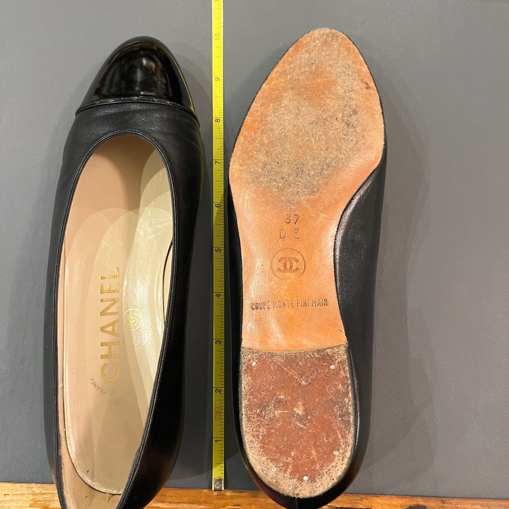Vintage Chanel Flats with patent leather toe - Picture 6 of 6